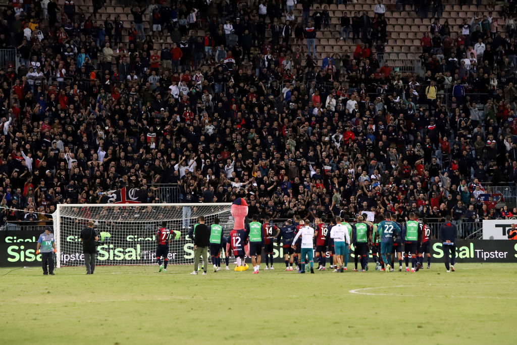 Cagliari-Monza: l’entusiasmo dei tifosi. L’Unipol Domus è tutto esaurito