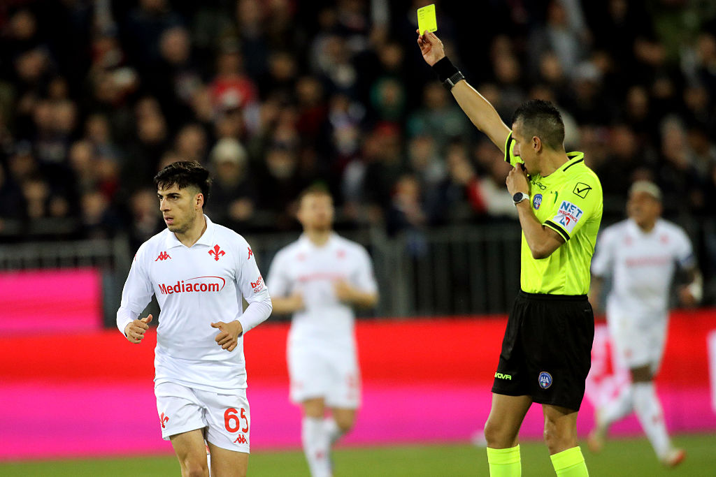 Cagliari: Pavoletti guida l’attacco contro l’Hellas Verona