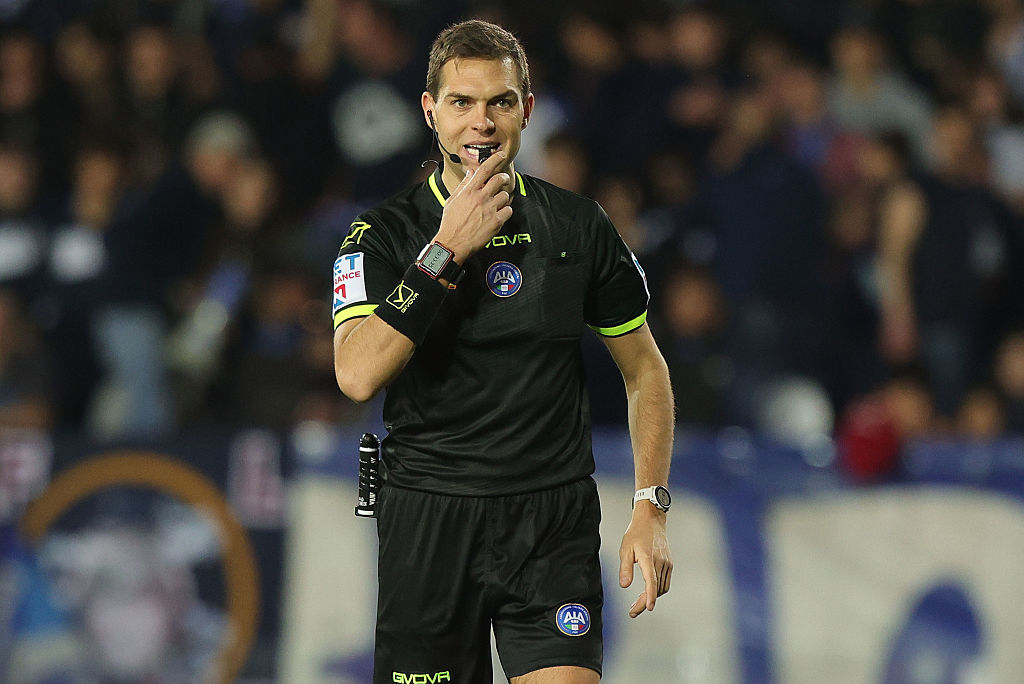 Cagliari, col Lecce arbitra Zufferli: i precedenti col friulano