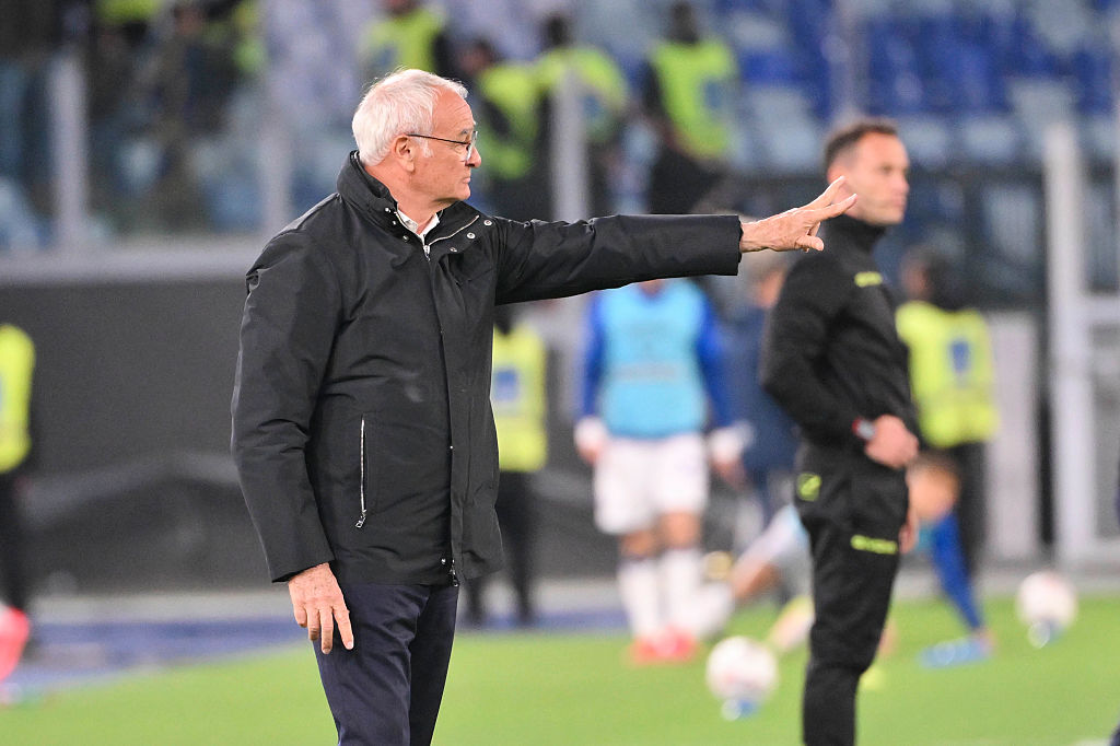 La Roma aiuta il Cagliari nella corsa salvezza: Verona ko