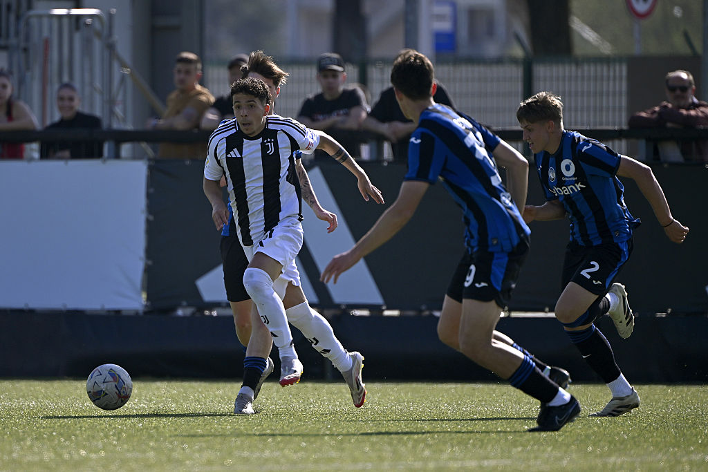 La Juve Primavera celebra il Cagliari con il “pasillo de honor” per la Coppa Italia vinta