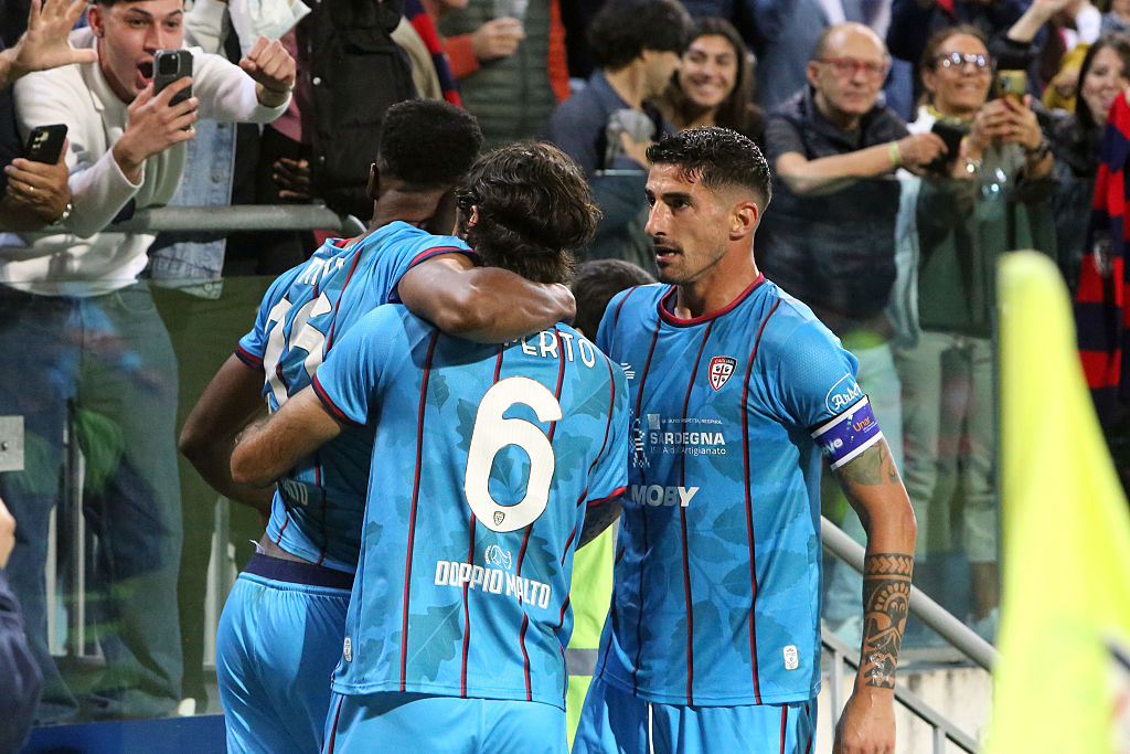 Mina rinnova con il Cagliari: 'Grato a tutti'