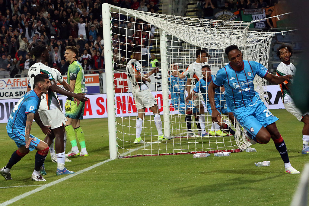 Cagliari, sospiro di sollievo per Yerry Mina: infortunio meno grave del previsto