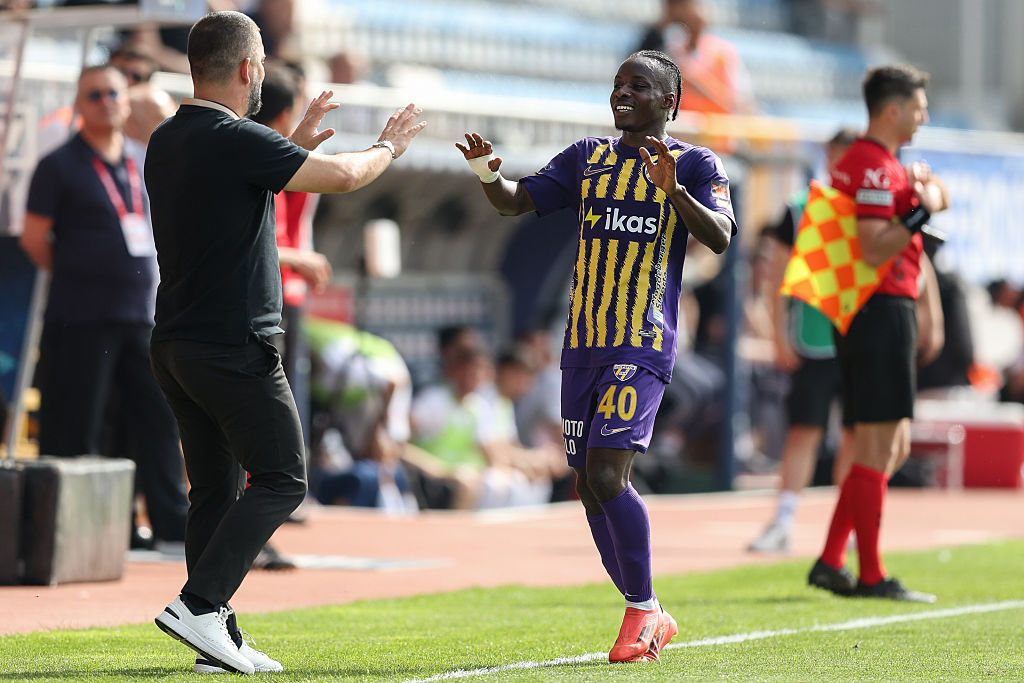 Shakhtar Donetsk, Srna posa con Arda Turan: è il turco il nuovo allenatore degli ucraini