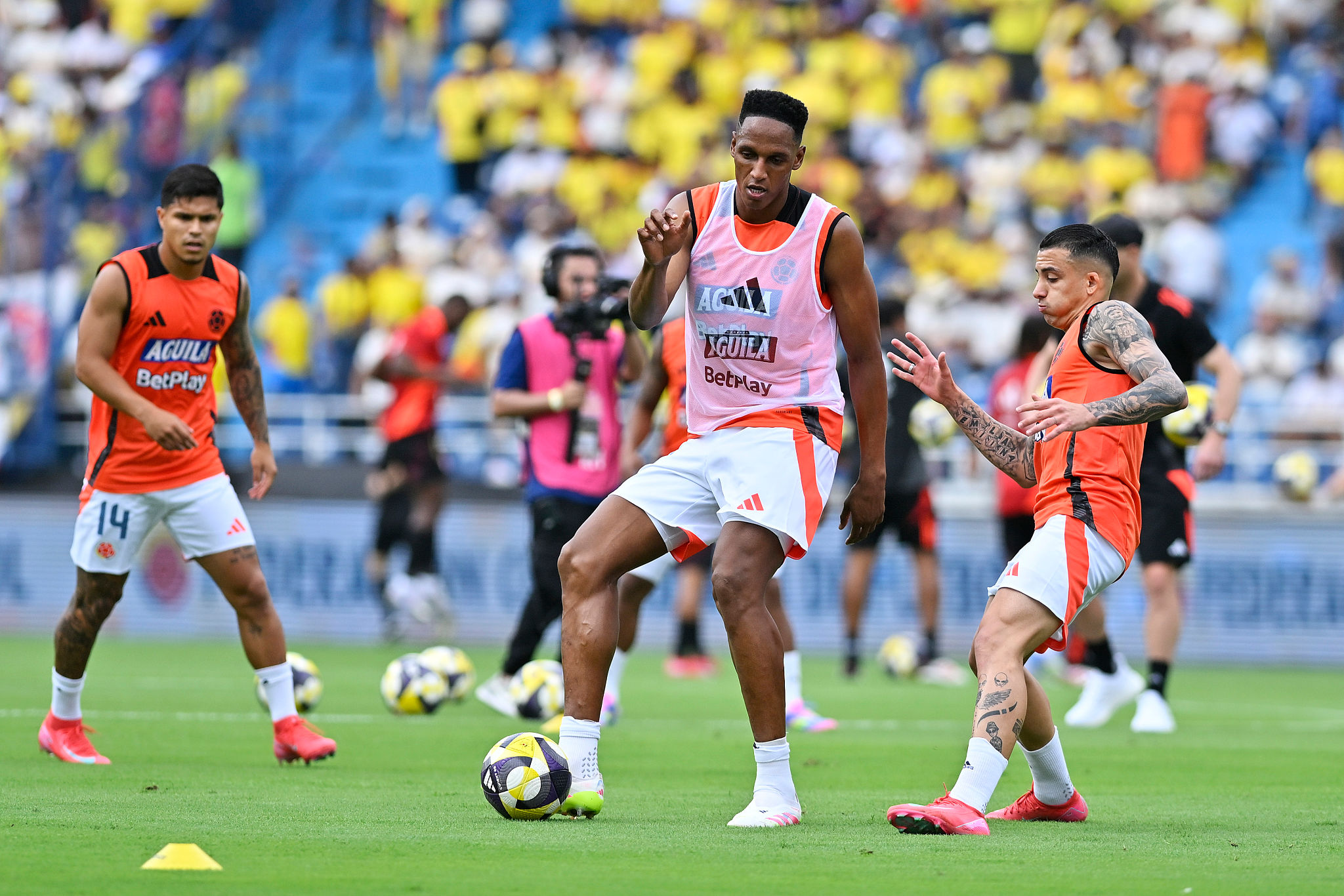 Cagliari, Yerry Mina si aggrega al ritiro di Ponte di Legno dal 13 luglio. Le ragioni del rientro differito