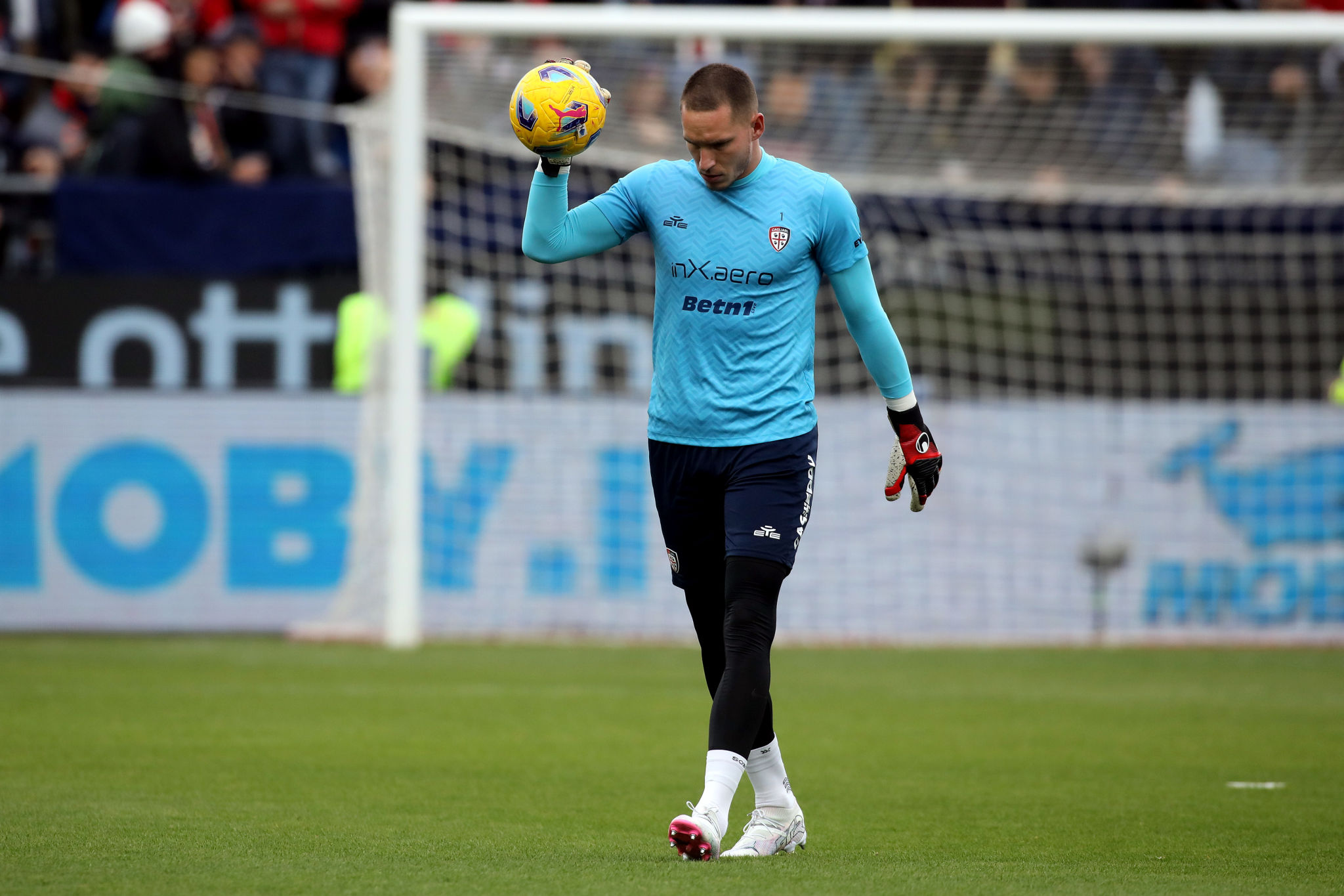 Cagliari, Radunovic si fa male contro il Galatasary: stop per il portiere