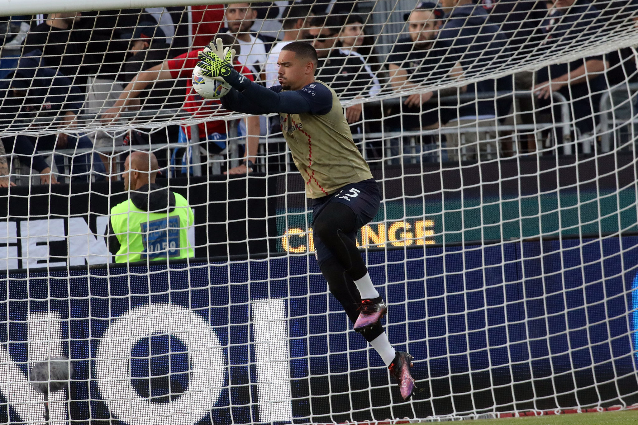 Elia Caprile fa 50 presenze in Serie A, un pilastro per il Cagliari