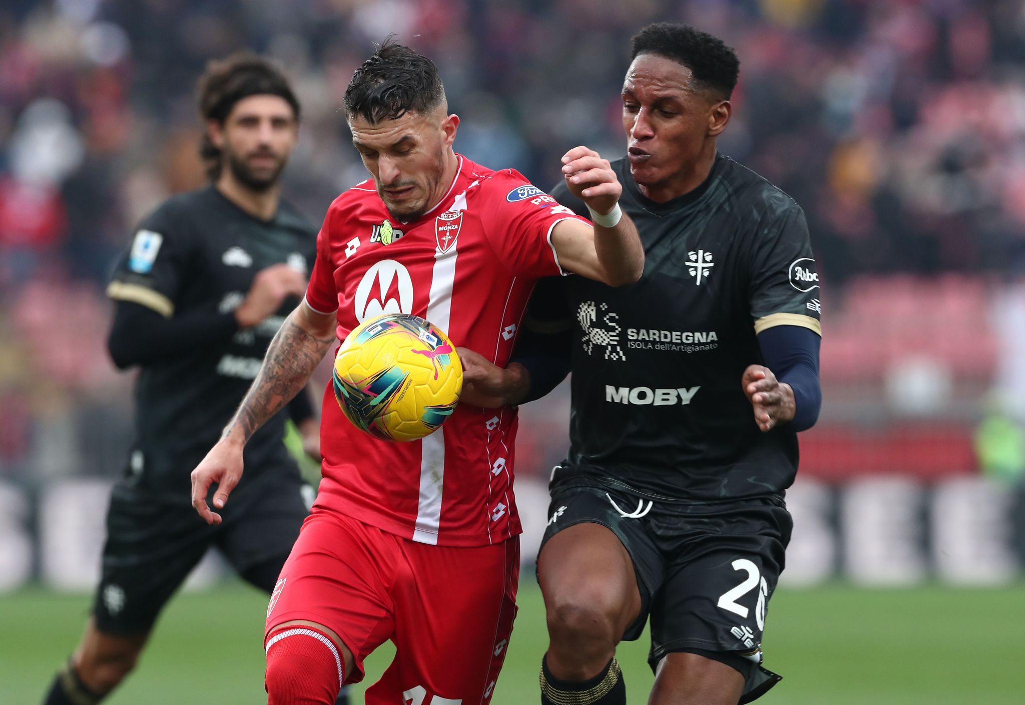 Cagliari, infortunio Mina: stop di settimane per il difensore