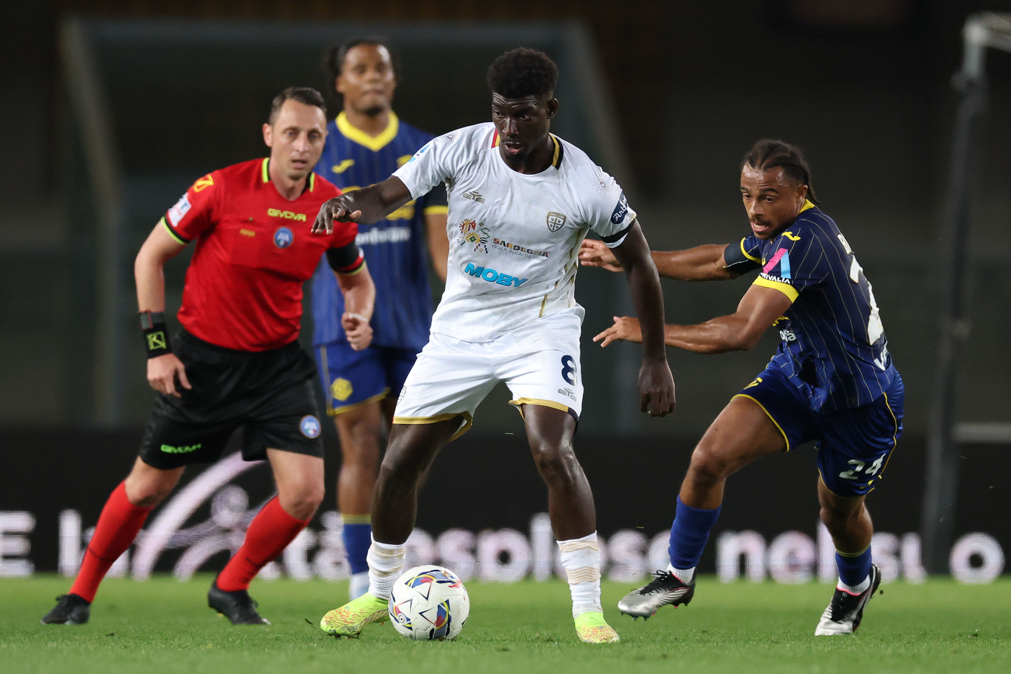 Mercato Cagliari: Adopo nel mirino del Burnley in Premier League