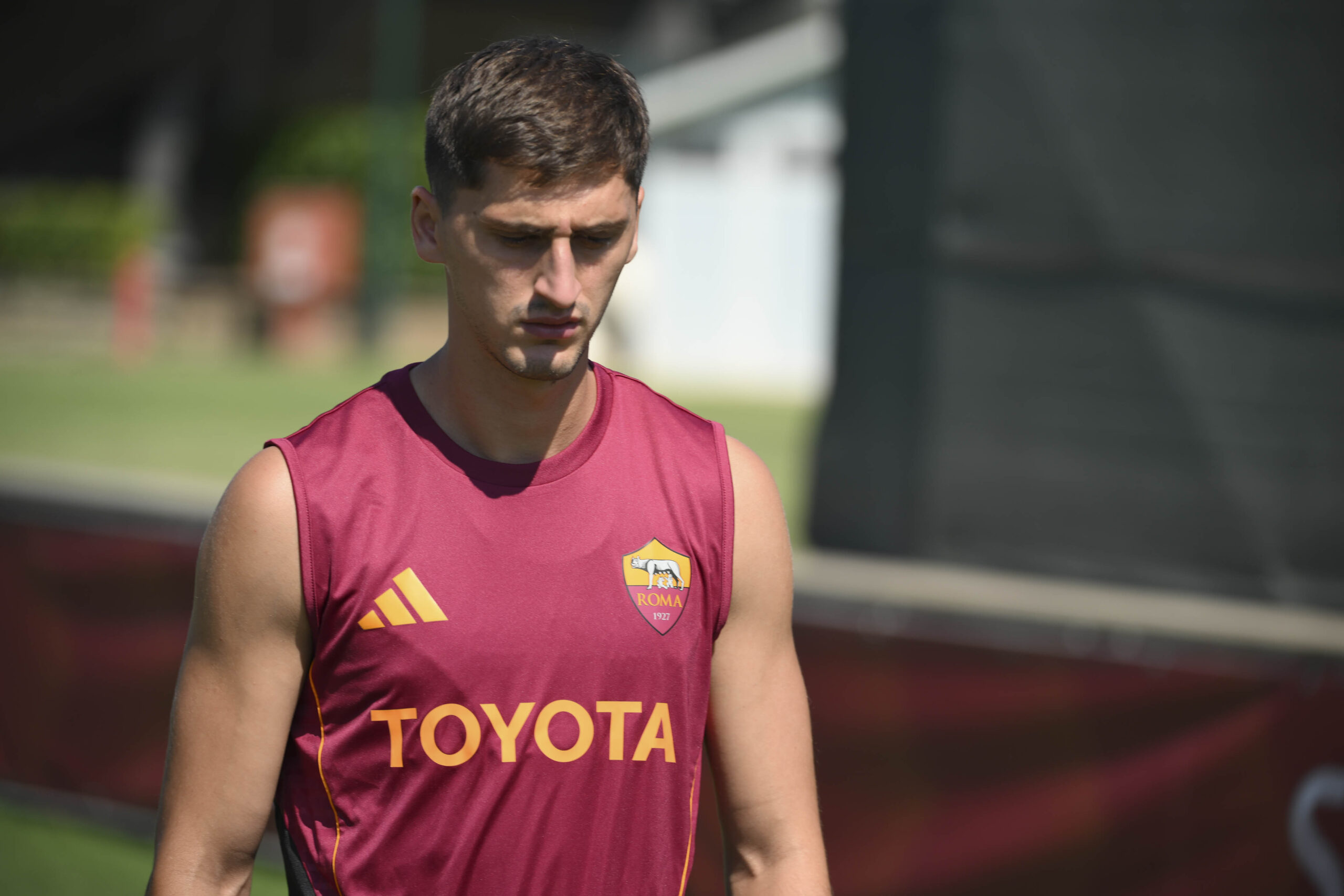 Kumbulla al Cagliari: l’ingaggio frena il difensore della Roma