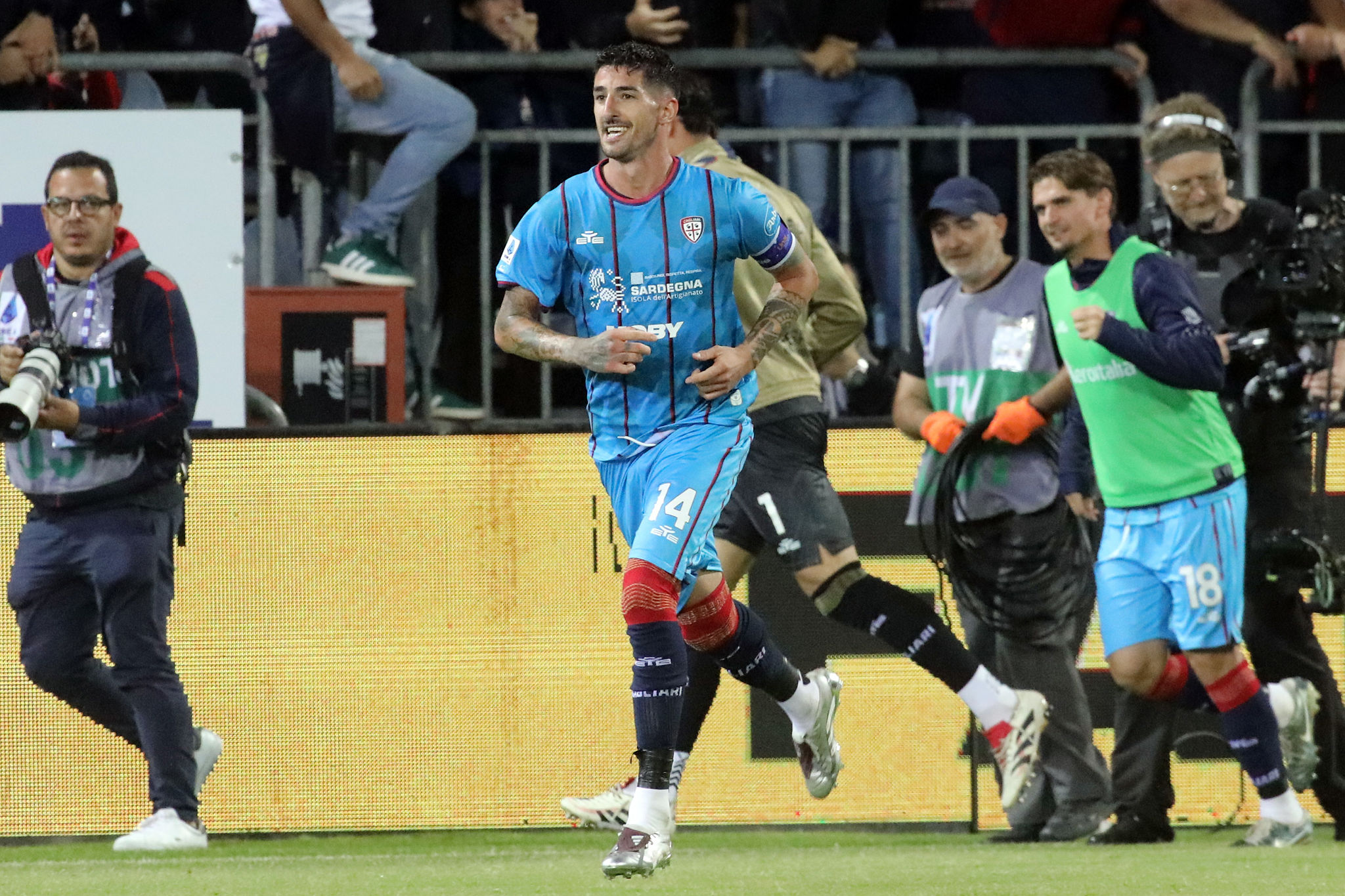 Compleanno speciale per Deiola. Il Cagliari celebra il suo vice-capitano