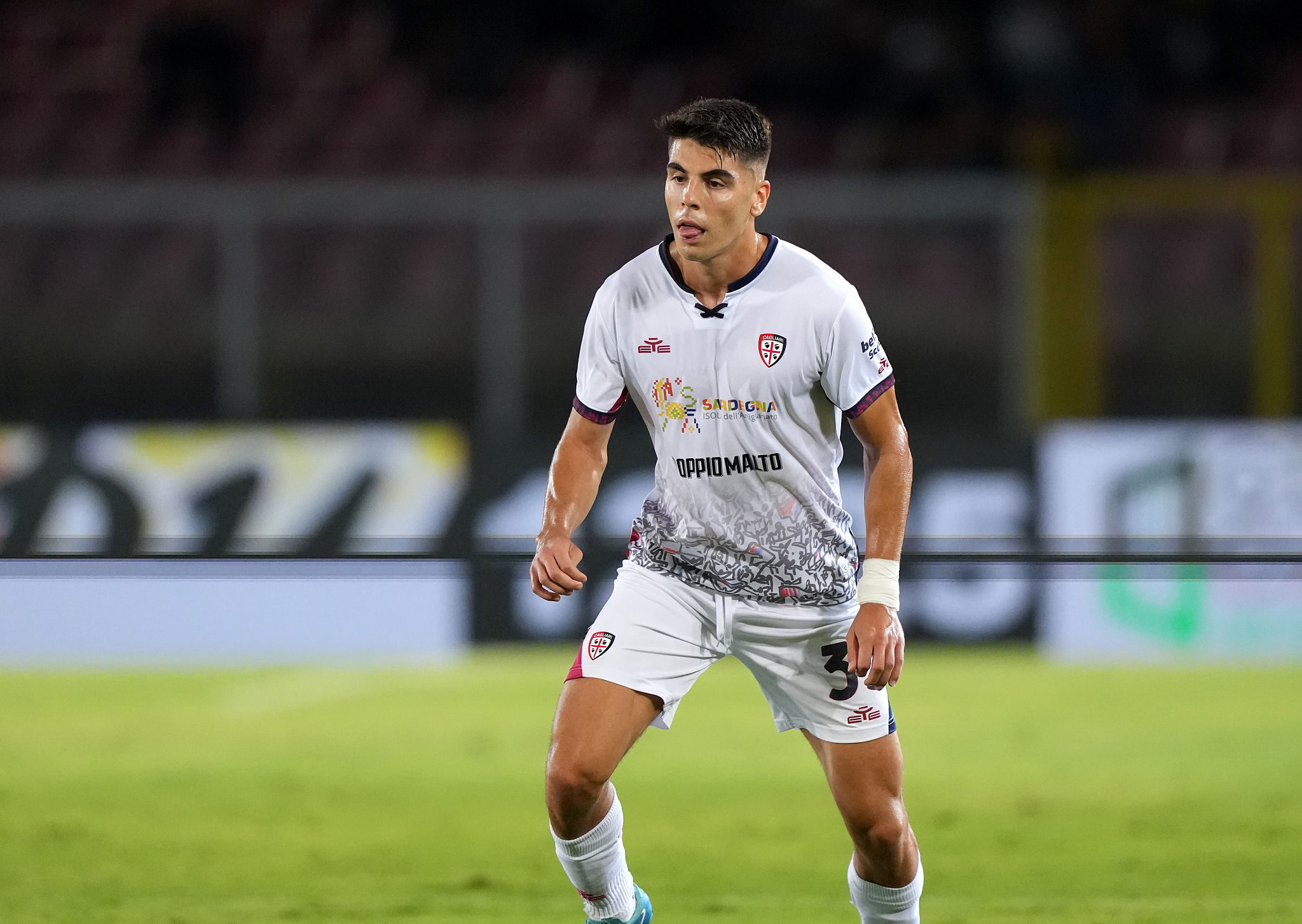 Obert segna il suo primo gol in Nazionale e il Cagliari lo celebra sui social: “Fieri di te”