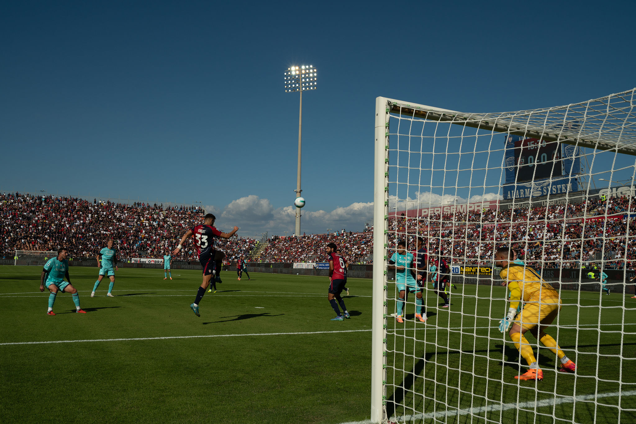 Serie A, biglietti in esaurimento per Hellas Verona-Cagliari. Le info