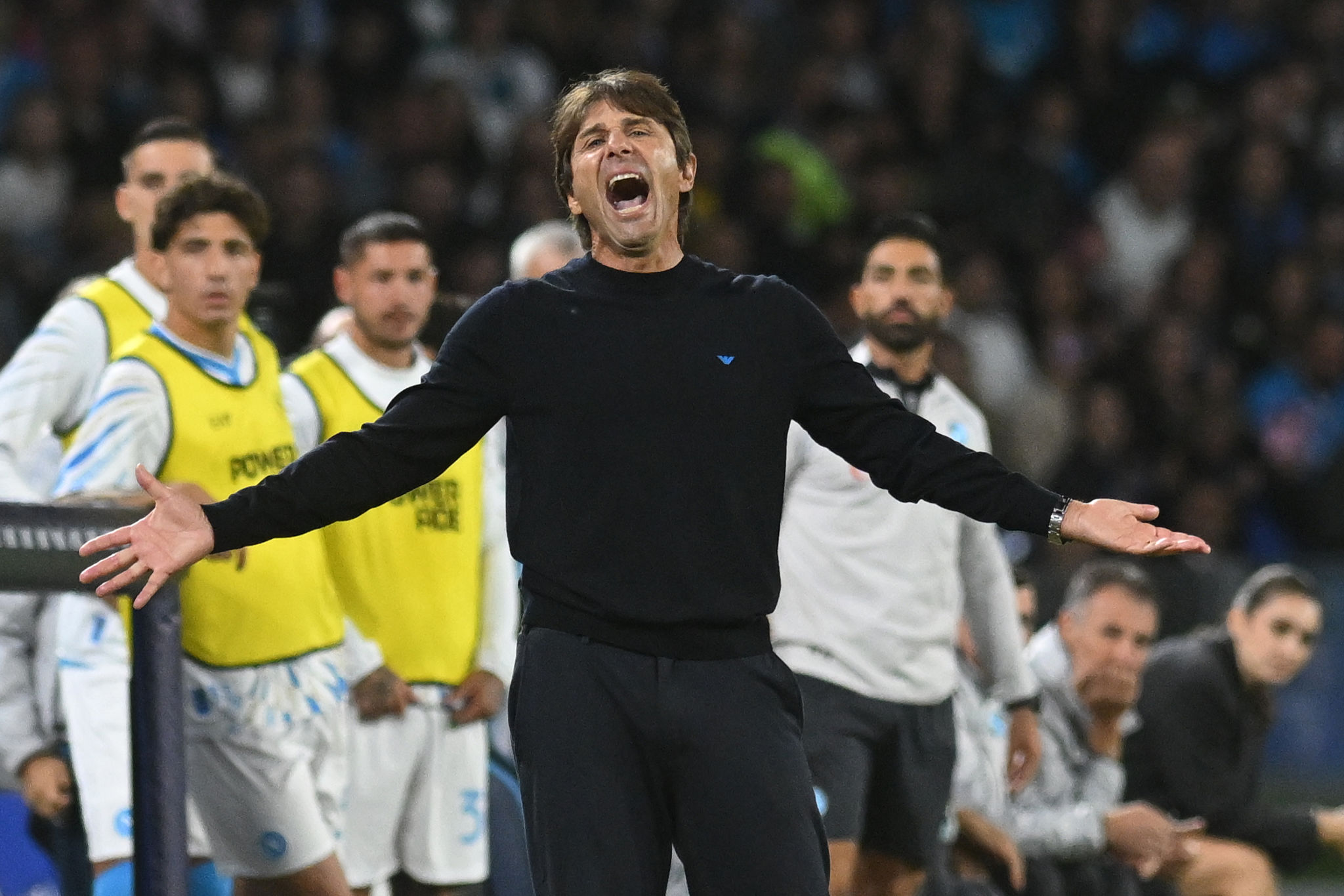 Napoli-Cagliari, un’assenza in difesa per Conte: chi salta la sfida di Coppa Italia