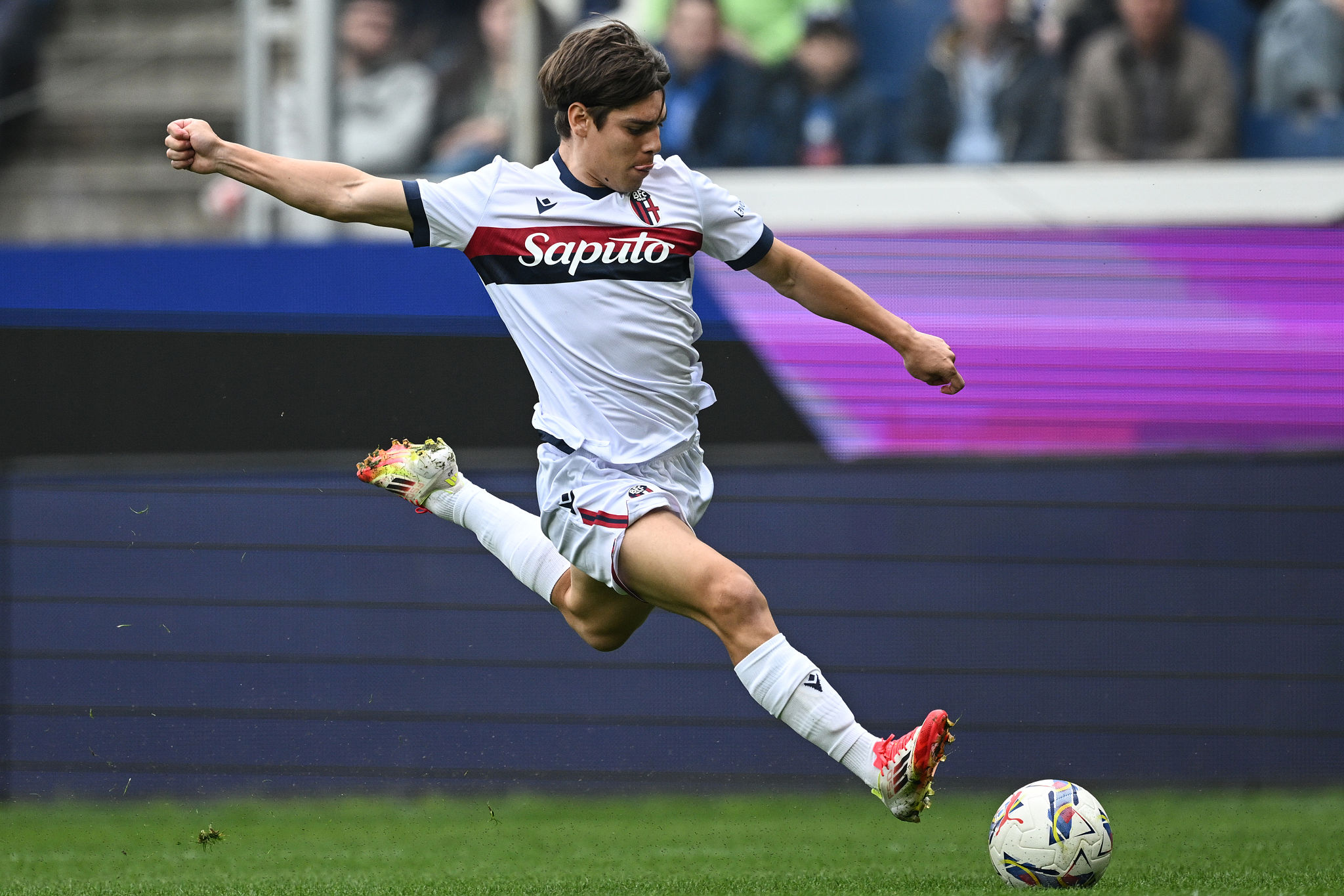 Dominguez apre al trasferimento a Cagliari, ma il Bologna chiede un rilancio