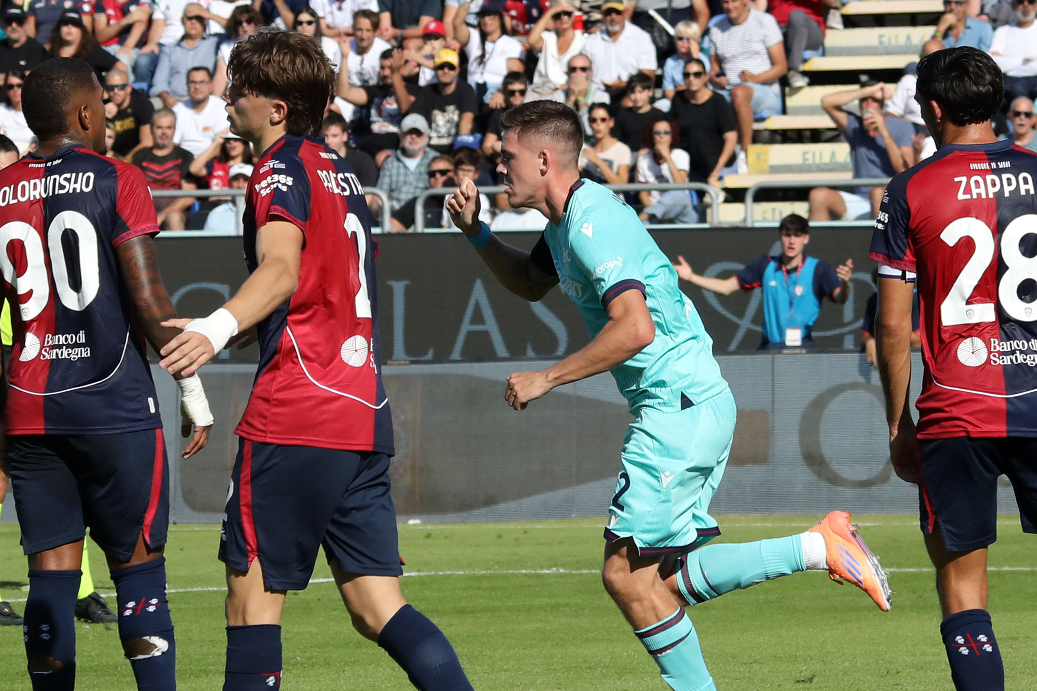 Il Bologna espugna Cagliari: Holm e Orsolini lanciano gli emiliani
