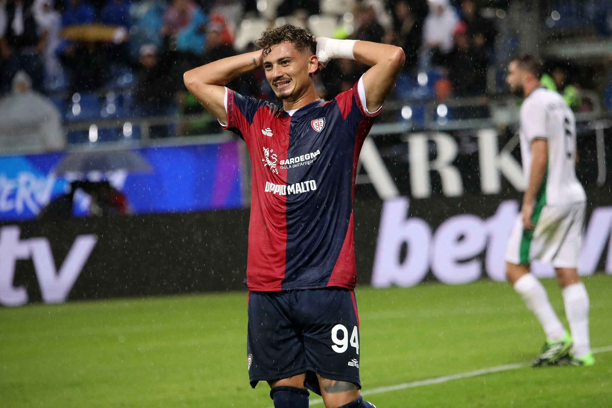 Esposito gol: Cagliari riaccende la speranza contro il Sassuolo