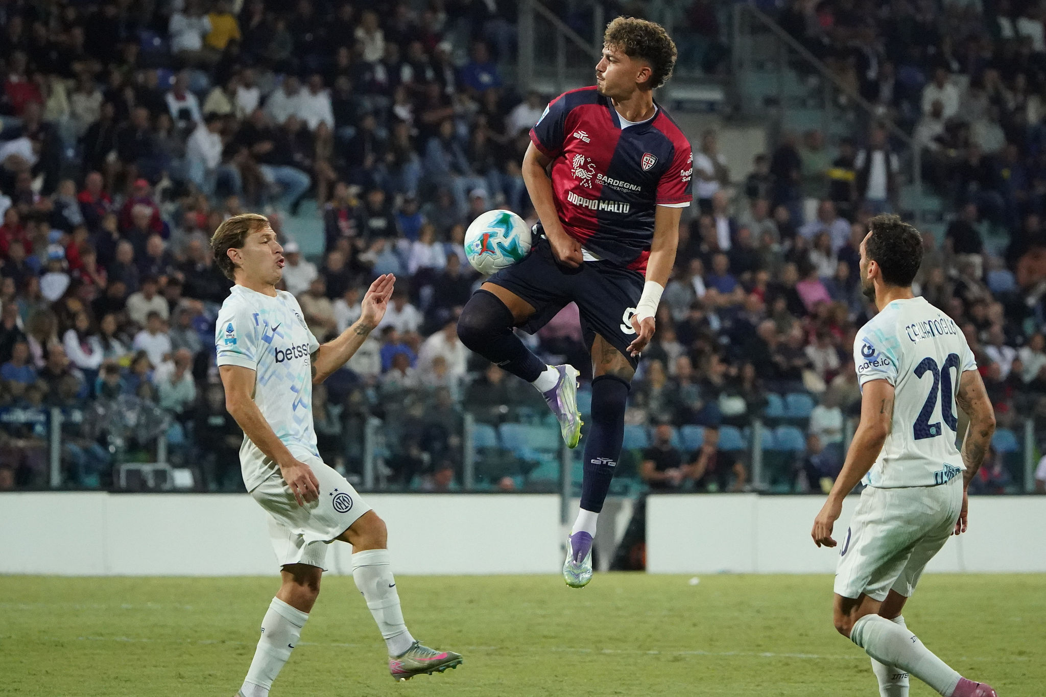 Cagliari-Bologna, le formazioni ufficiali: Mina dal 1’, Italiano con Castro