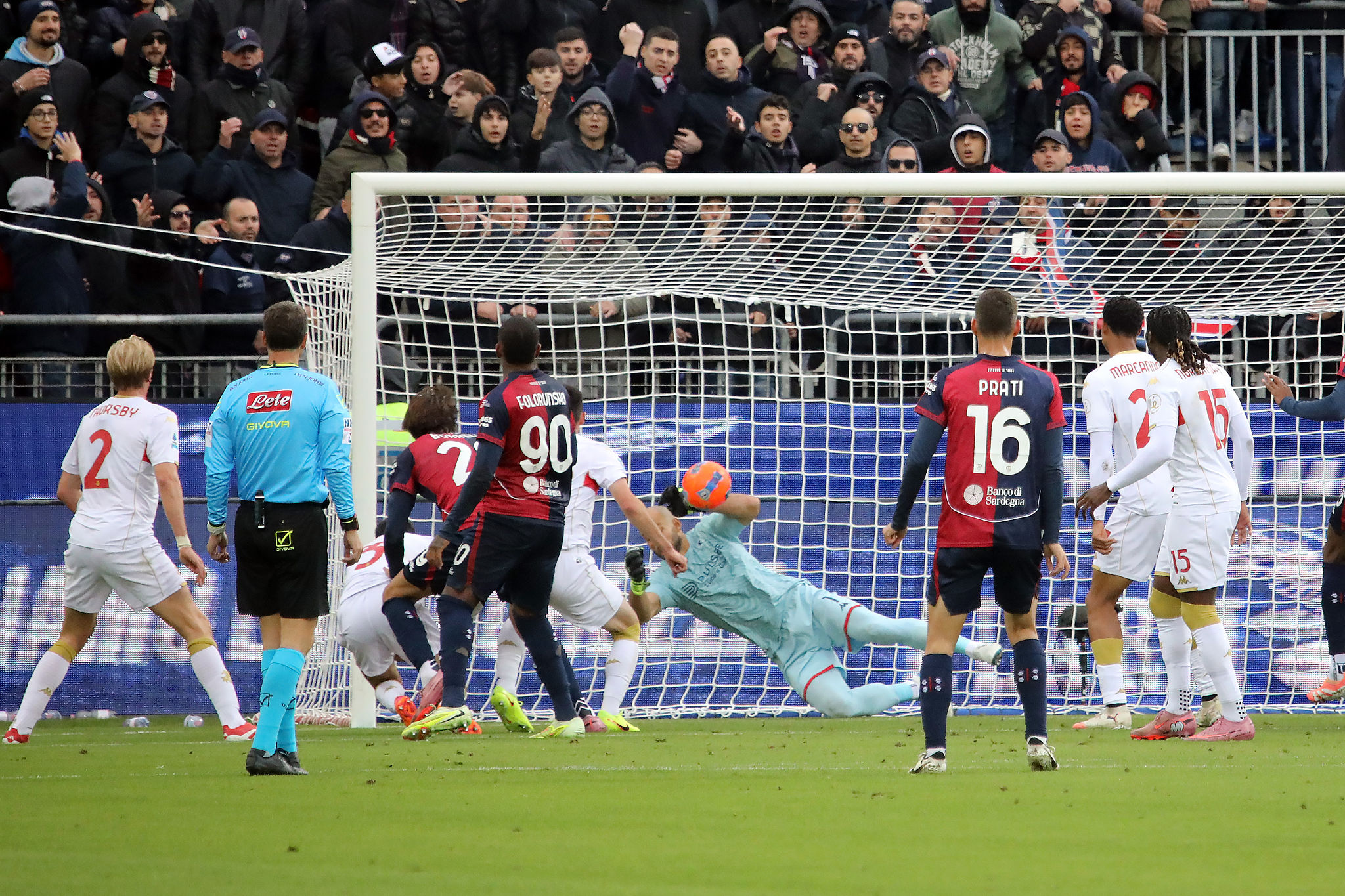 Borrelli si prende il Cagliari: l’analisi di Marinozzi sulla crescita del bomber