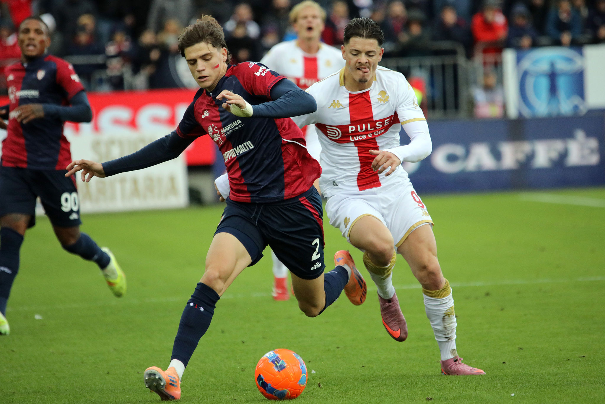 Distorsione alla caviglia per Palestra: apprensione in casa Cagliari