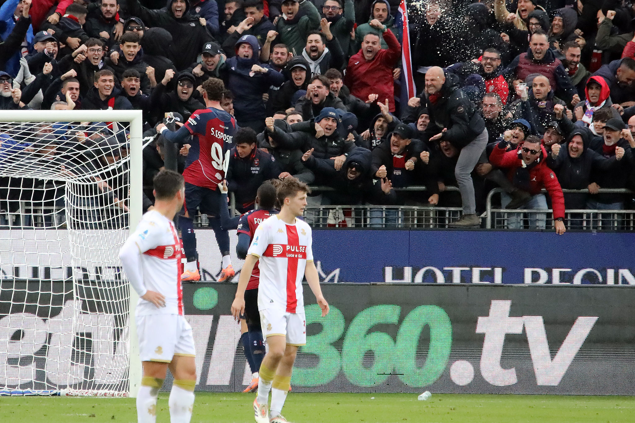 Cagliari, l’attacco si è sbloccato ma la difesa preoccupa: i dati