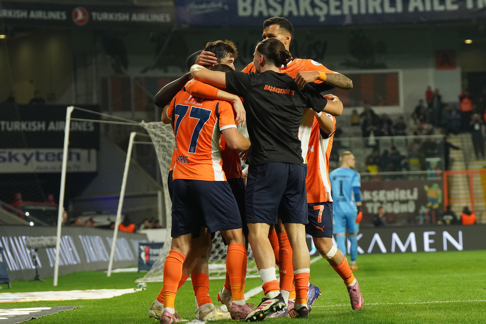 Shomurodov rinasce: l’ex Cagliari decisivo anche in nazionale