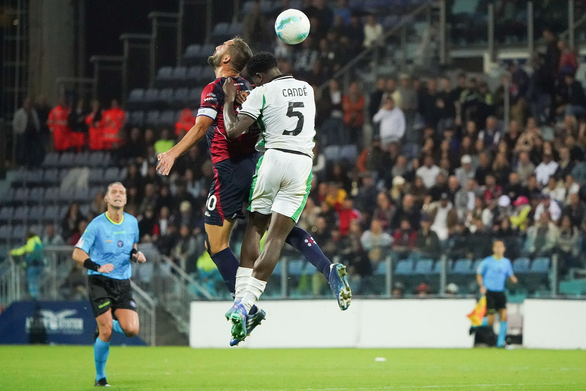 Pavoletti festeggia 37 anni: ondata di affetto social per il capitano