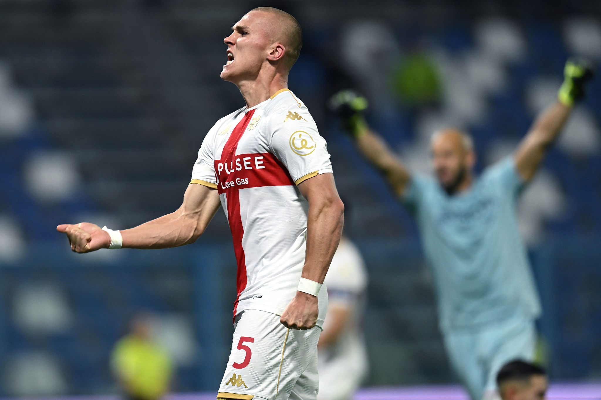 Il Genoa ha un difensore con il vizio del gol. Cagliari avvisato