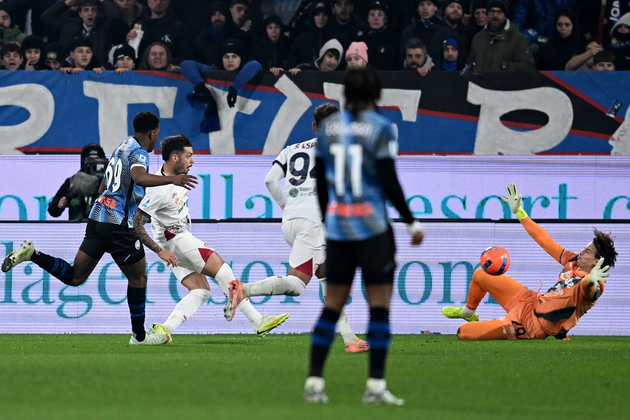 Una doppietta di Scamacca condanna il Cagliari, la Dea vince 2-1