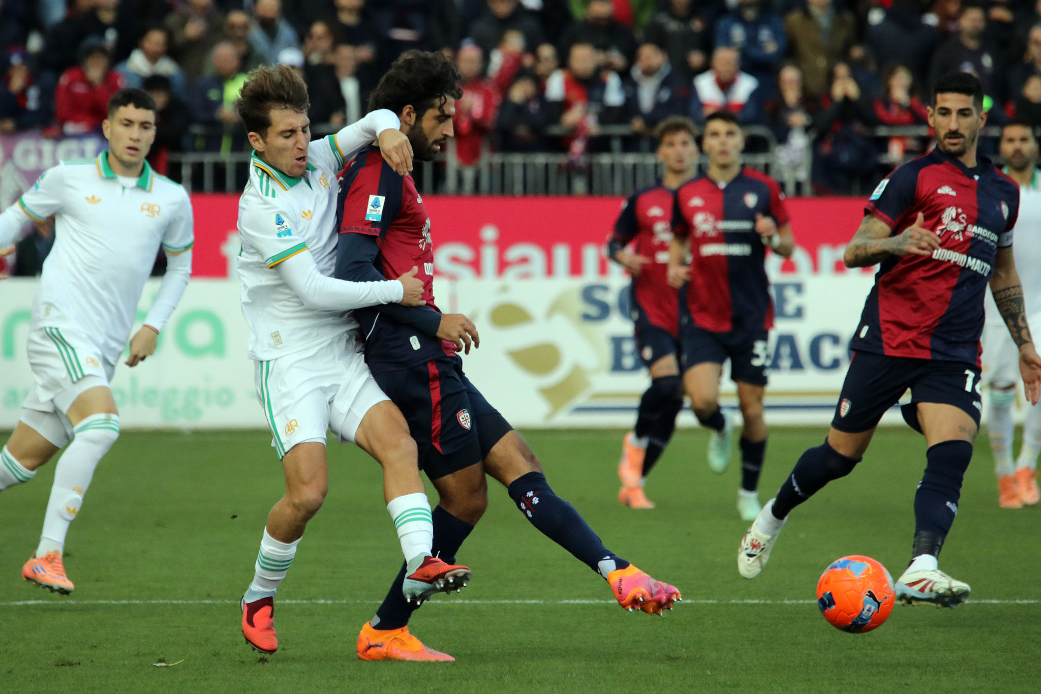 Luperto, 50 presenze con il Cagliari: un pilastro per la difesa rossoblù