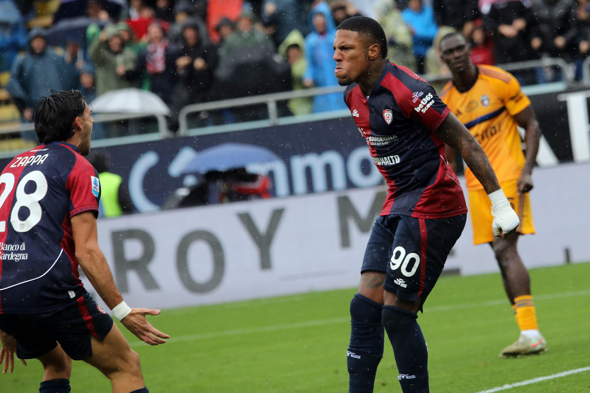 Infortuni per Deiola e Folorunsho: le nuove soluzioni del Cagliari