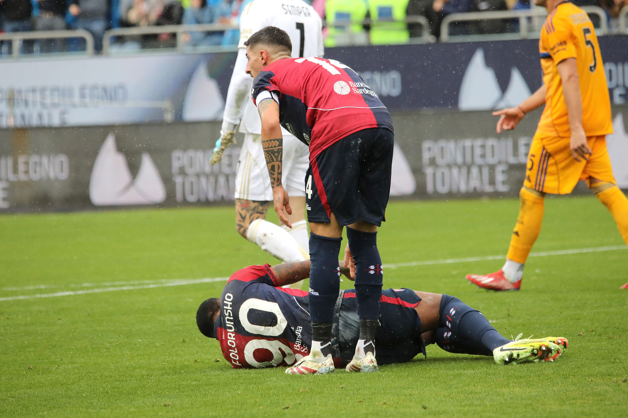 Infortunio Folorunsho, trauma al ginocchio: a rischio la trasferta di Torino