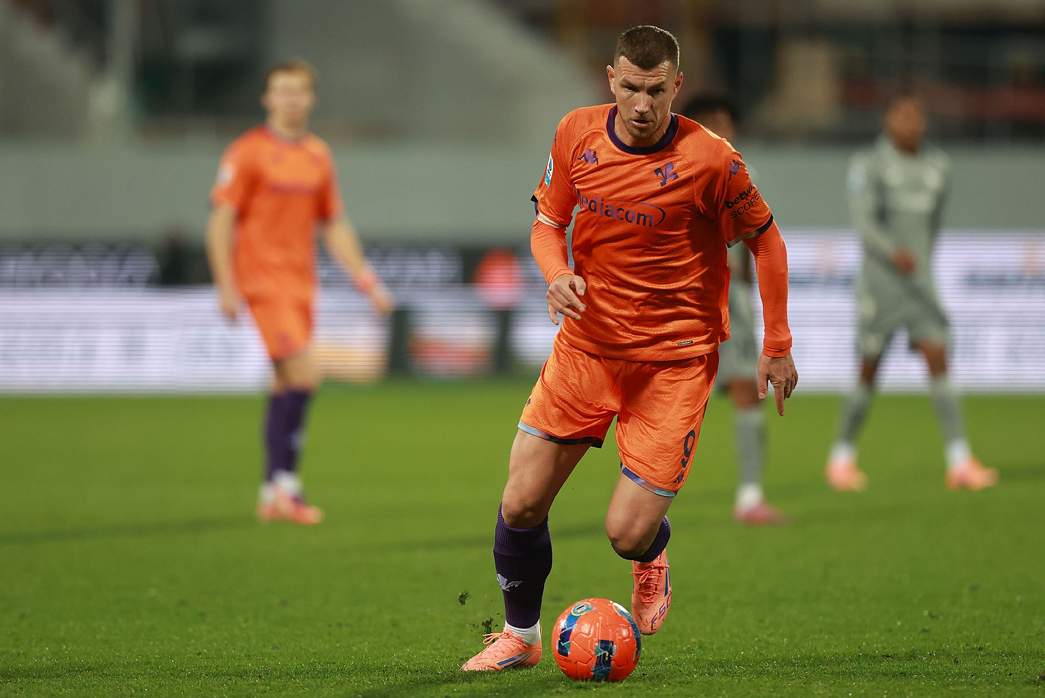 Dzeko per l'attacco del Cagliari, spunta una nuova suggestione di mercato