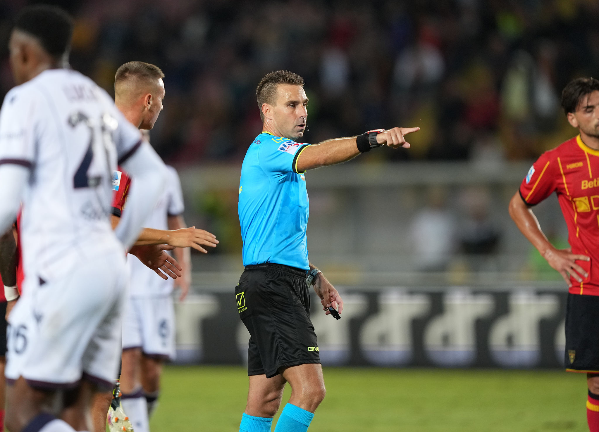 La sfida tra Cagliari e Pisa affidata a Fourneau: ecco la squadra arbitrale completa