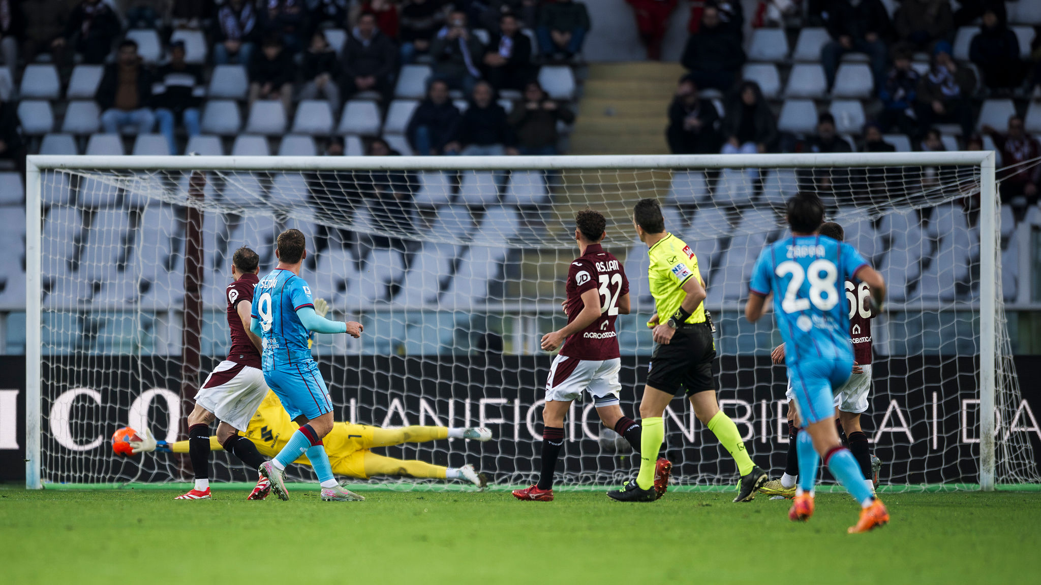 Kilicsoy, forza e potenza: il Cagliari ribalta il Torino e chiude l'anno in bellezza