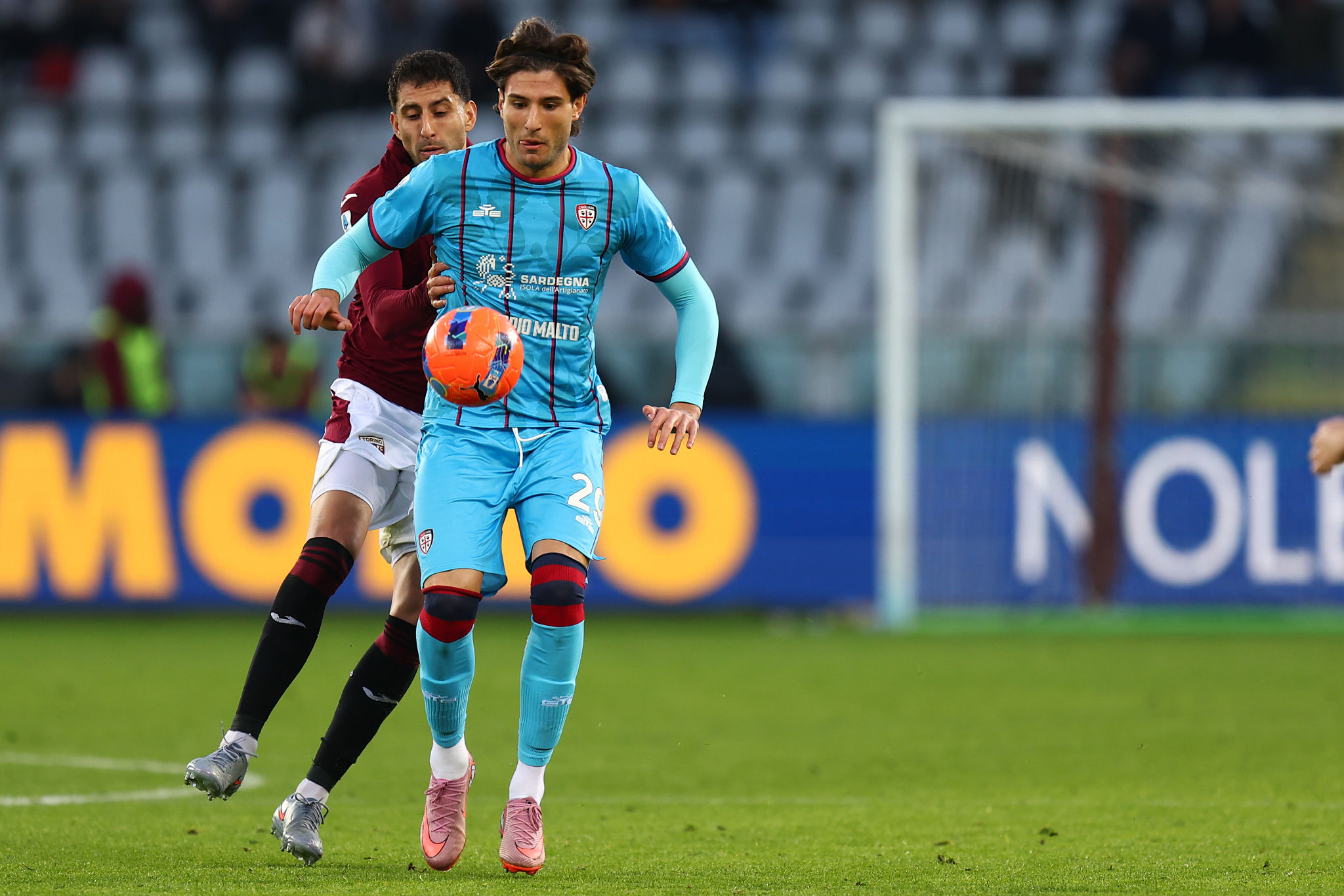 Il Cagliari vola alto: Borrelli guida una squadra specialista dei duelli aerei