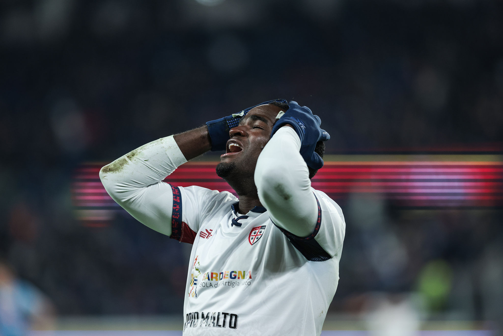 Luvumbo ai saluti: il Cagliari valuta la cessione a gennaio
