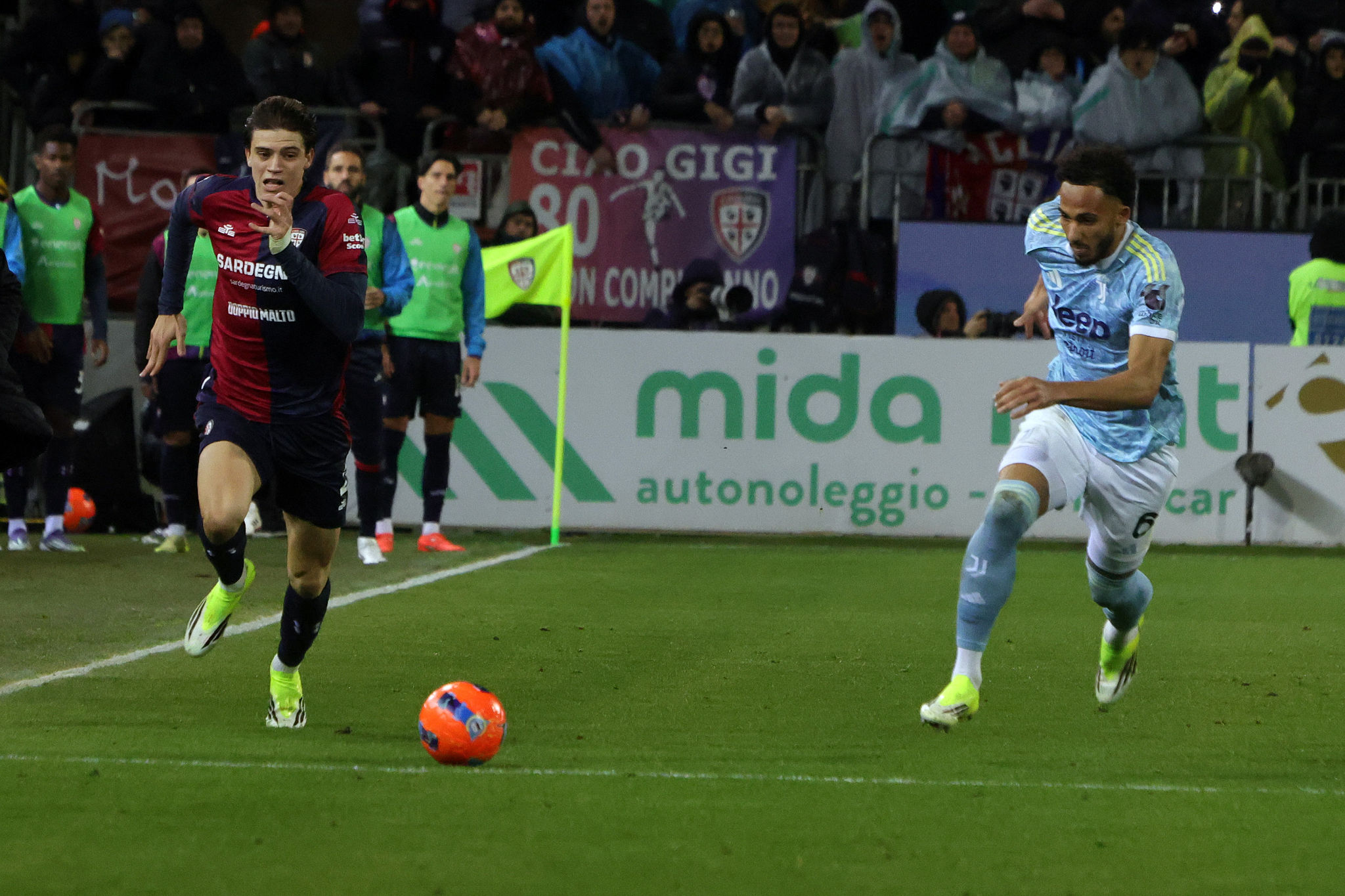 La difesa del Cagliari è un muro: Bressan esalta Mina e Luperto