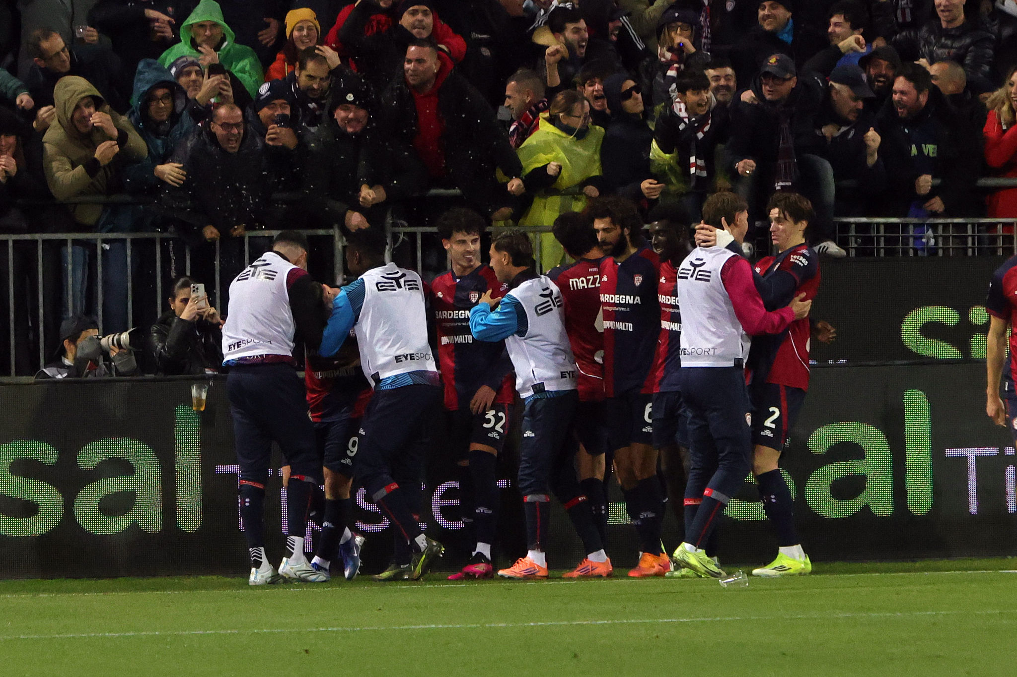 Kilicsoy, che magia a Cagliari. L’attaccante incanta i tifosi rossoblù
