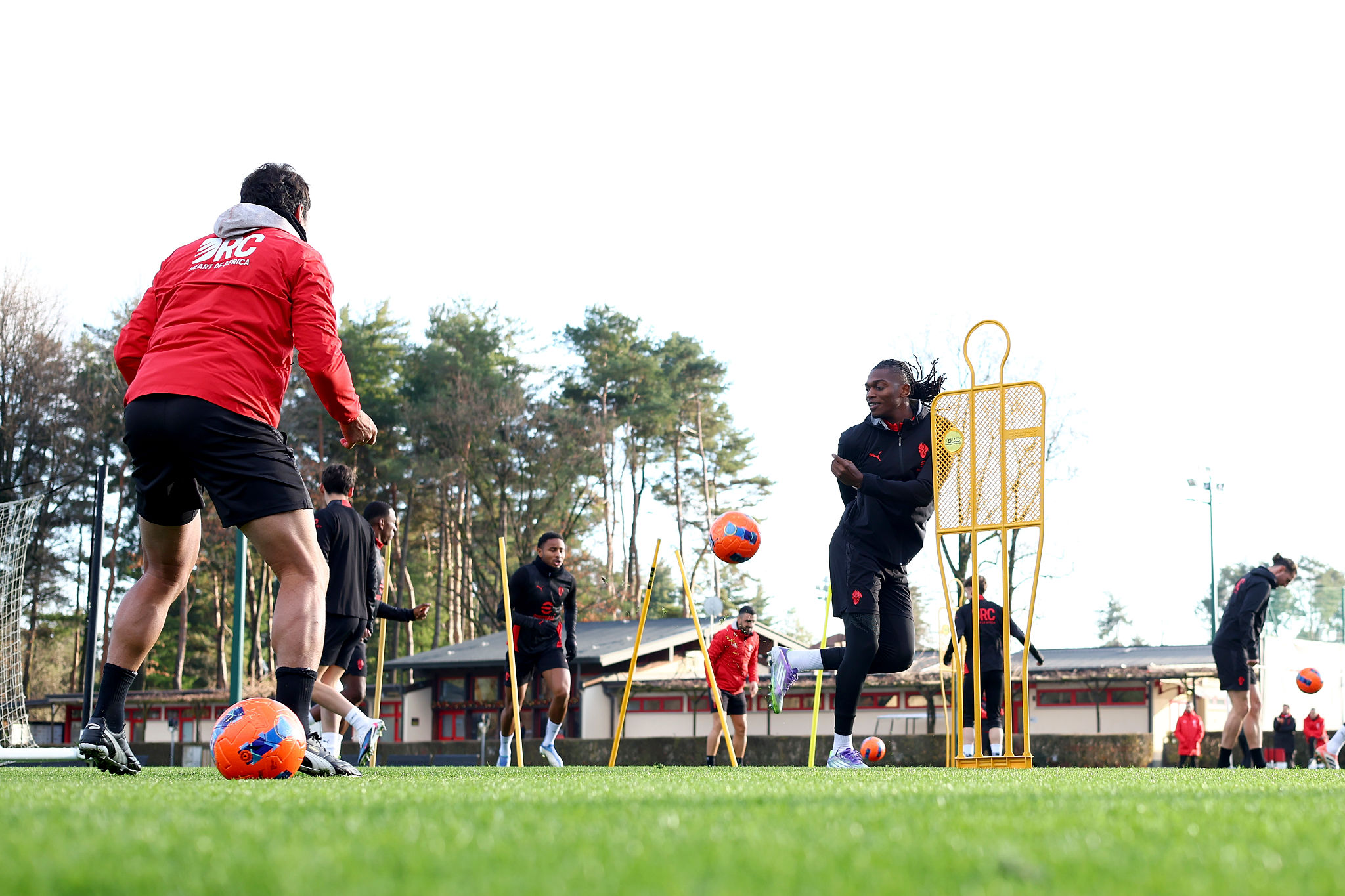 Leão implacabile contro il Cagliari. Settimo sigillo contro i rossoblù