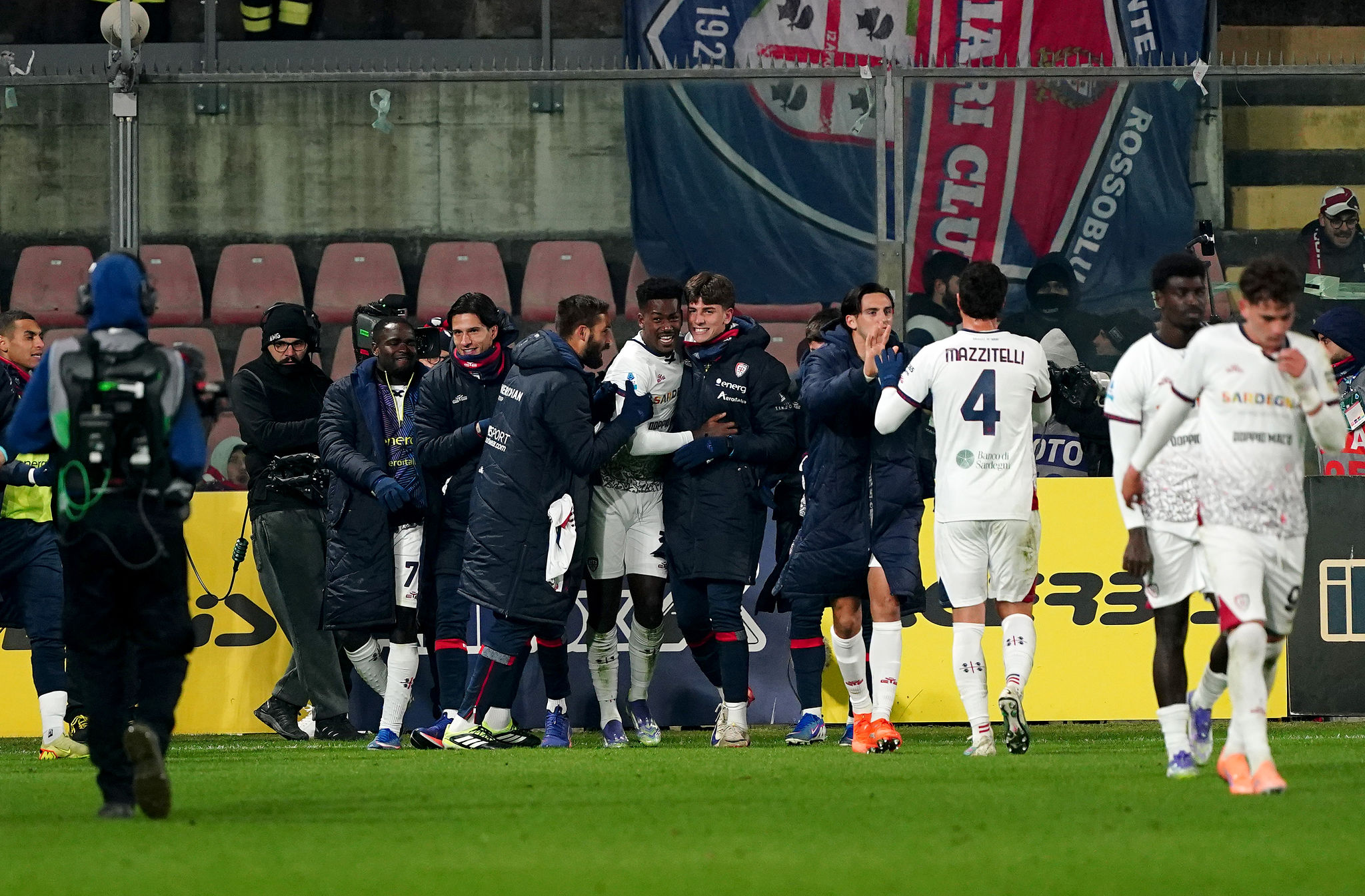 Cagliari, che rimonta contro la Cremonese: da 2-0 a 2-2. E segna il debuttante Trepy