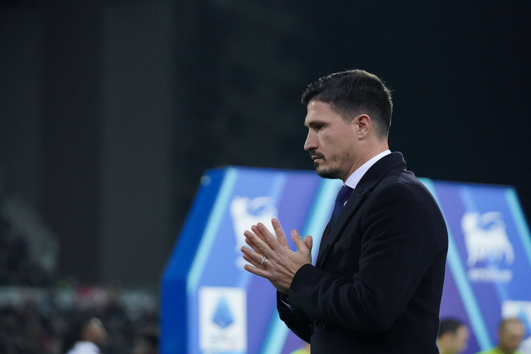 Paura per Pisacane: aggredito il fratello. Il tecnico chiarisce sui social