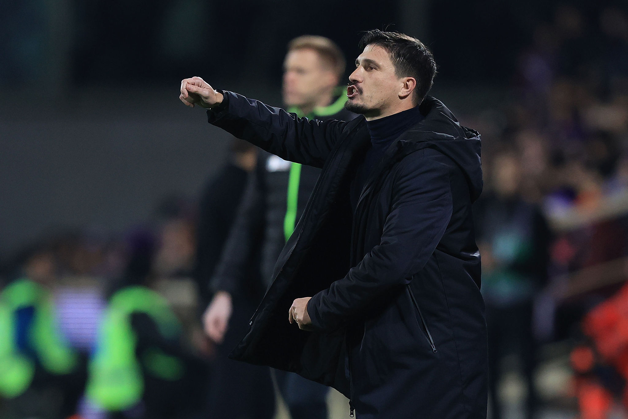 Il Cagliari festeggia il suo tecnico: buon compleanno a Fabio Pisacane