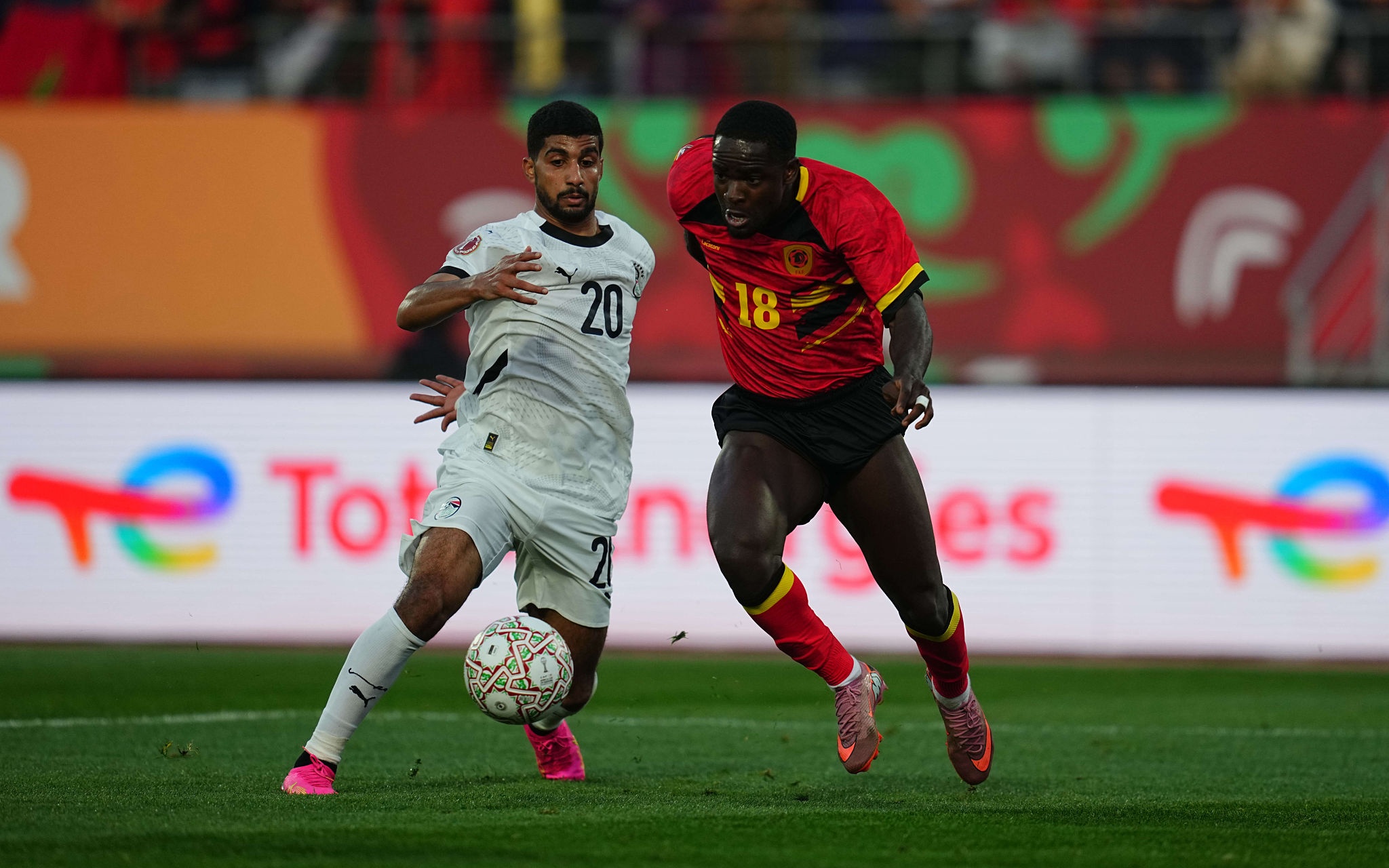 Fiorentina e Tolosa su Luvumbo: il Cagliari pensa alla cessione