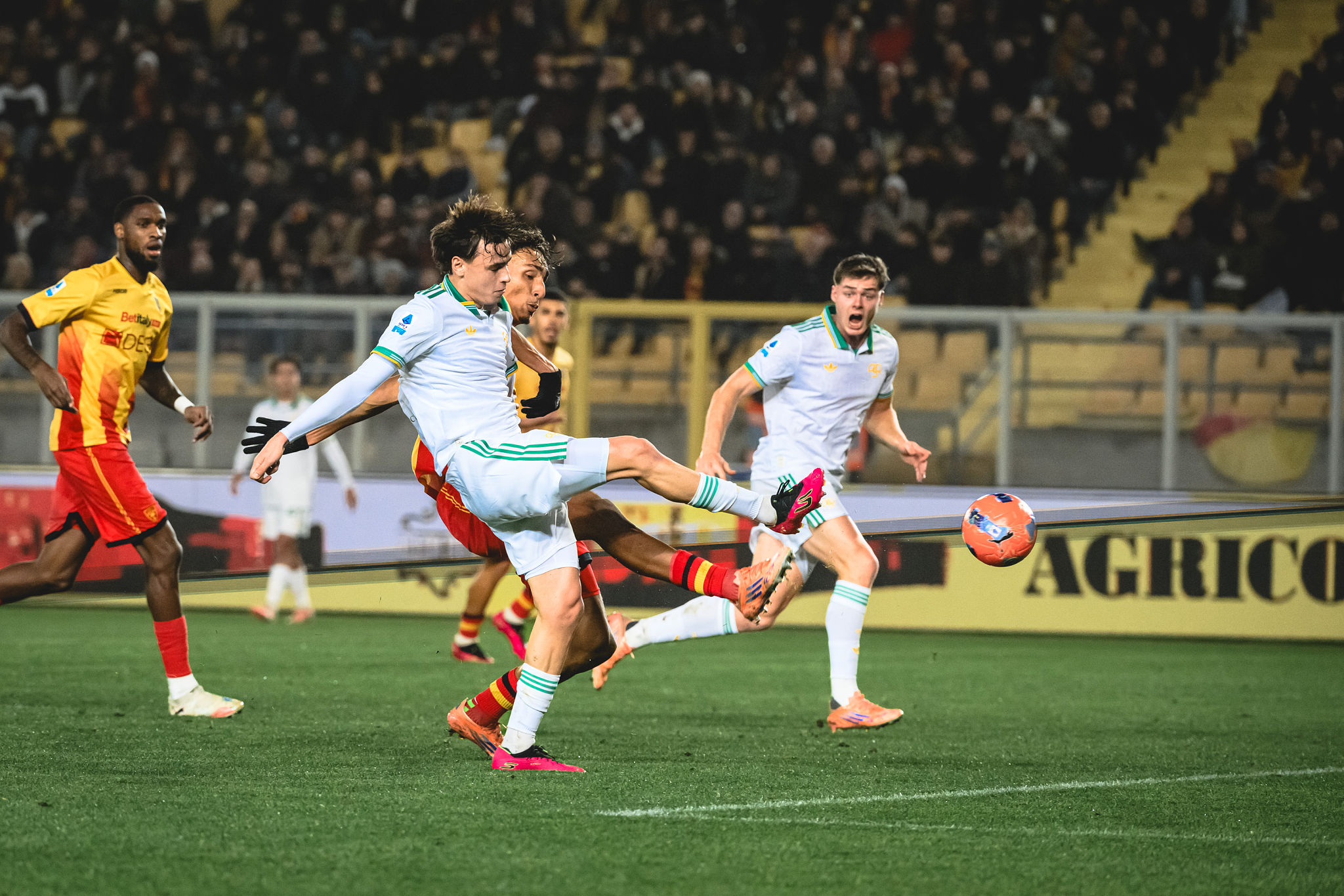 Il Genoa sfida il Cagliari per Pisilli: la Roma blocca la cessione