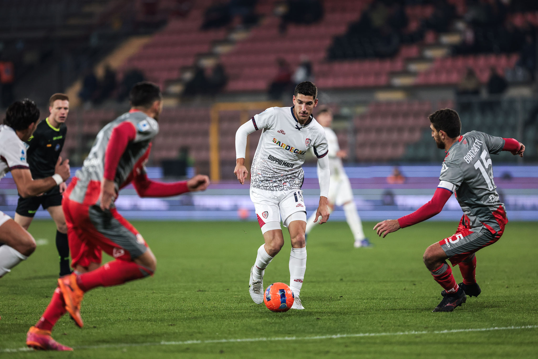 Il Bologna cerca un centrocampista: fari puntati su Fazzini, idea Prati resta un’opzione