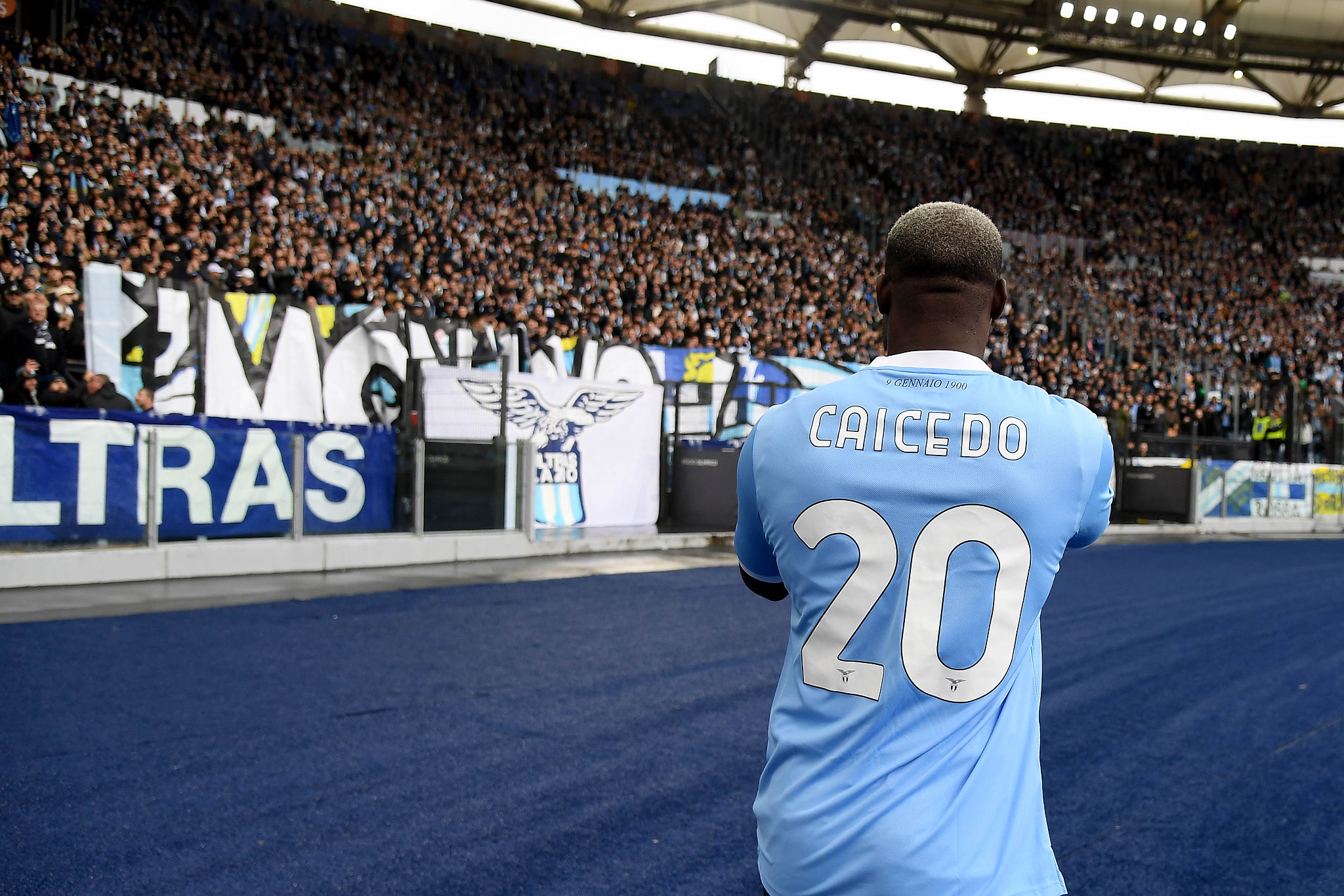 Caicedo e quel gol di testa contro il Cagliari: “Dio mi ha spinto in cielo”