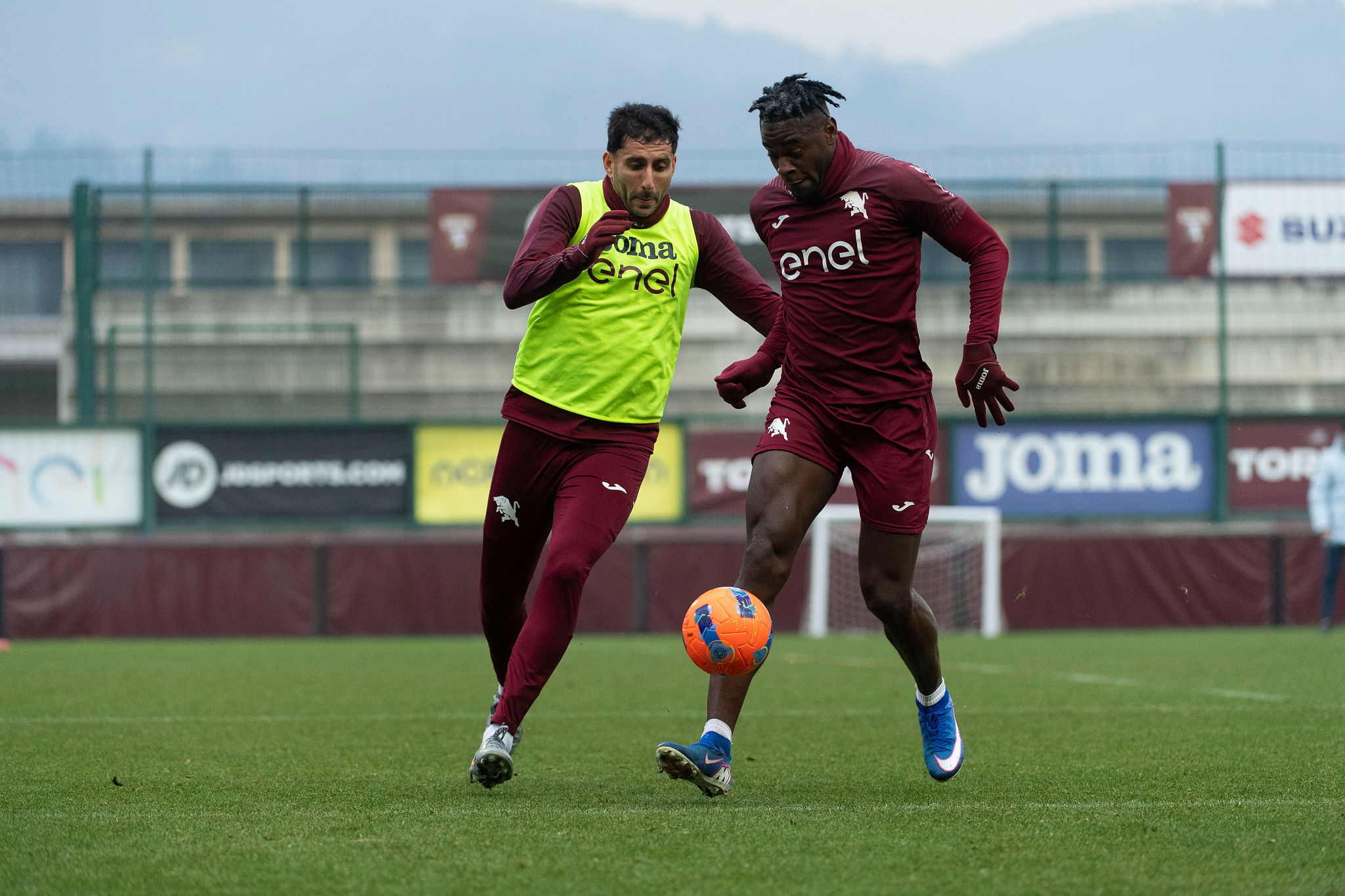 Zapata, il Cagliari non molla ma spunta il Genoa: la sfida è sull’ingaggio