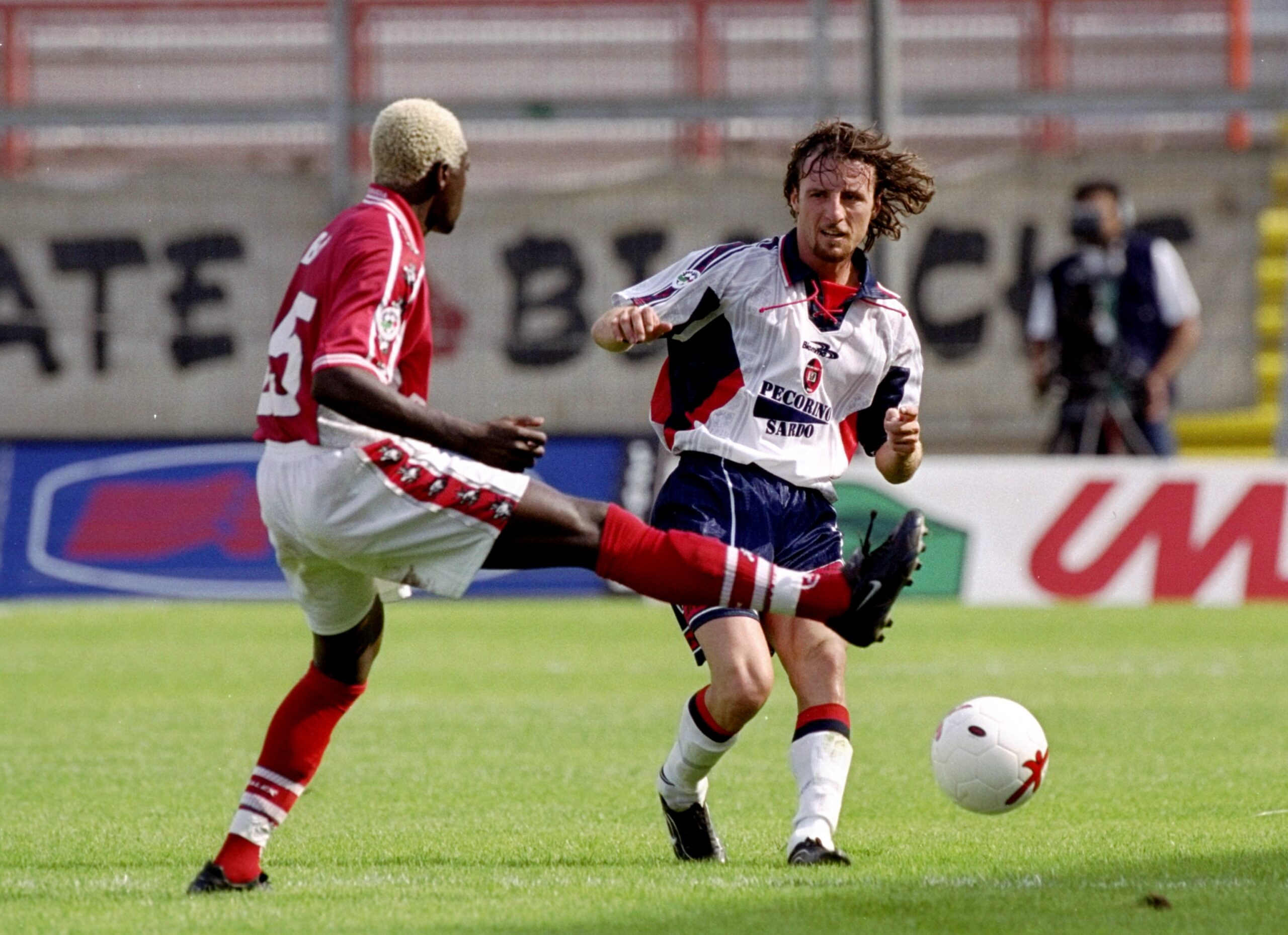 Guai giudiziari per Macellari: l'ex terzino del Cagliari condannato per spaccio