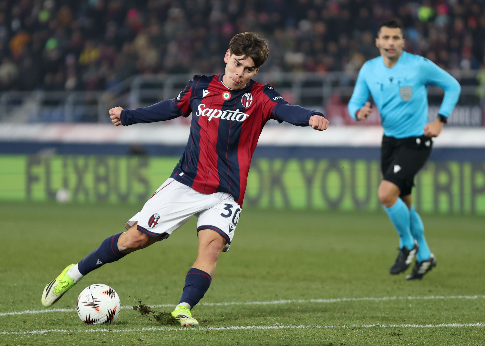 Perché è sfumato l’arrivo di Dominguez a Cagliari: decisione del Bologna